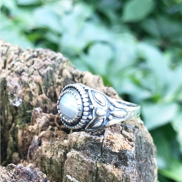 Mother of Pearl Handmade Vintage Ring 926 Sterling Silver Size 8 - Picture 5 of 7